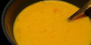 яичница-болтунья с копченой форелью