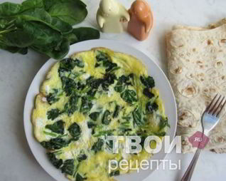 Яичница-болтунья со шпинатом и пармезаном