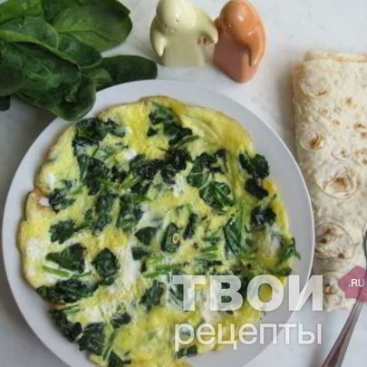 Яичница-болтунья со шпинатом и пармезаном