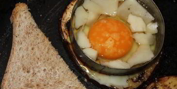 яичница-глазунья на баклажанах