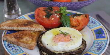 яичница-глазунья на баклажанах