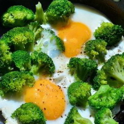 Яичница с брокколи