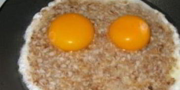 яичница с гречкой