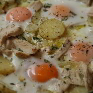 Рецепт Яичница с индейкой, картофелем и травами