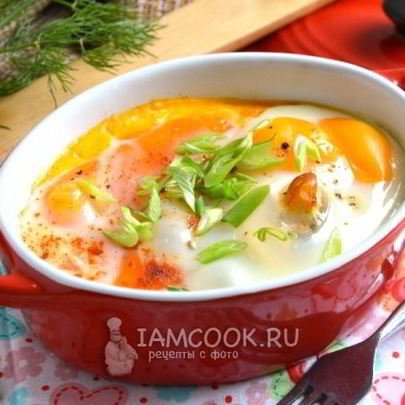 Яичница с картофелем и беконом в духовке