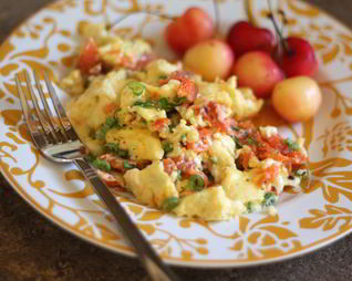 Яичница с колбасой