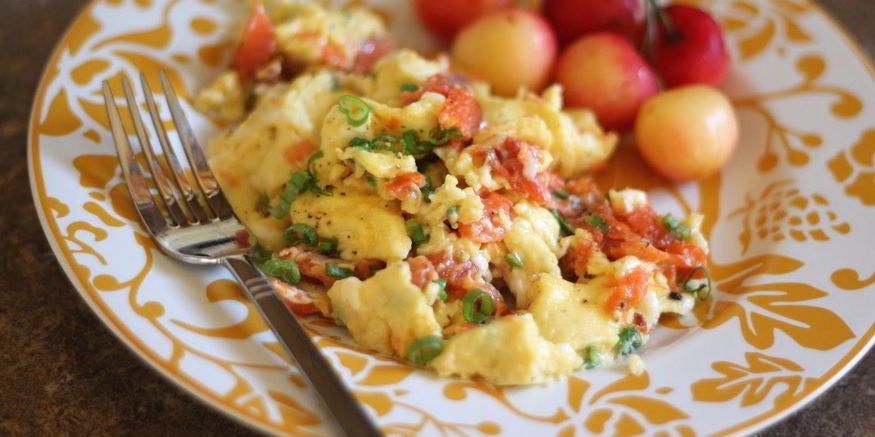 Рецепт яичницы с колбасой