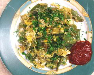 Яичница с плоской стручковой фасолью