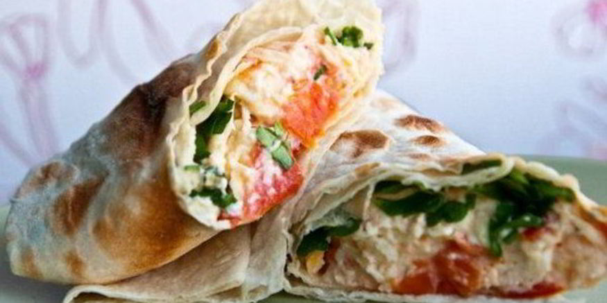 Рецепт яичницы с помидорами в тонком лаваше