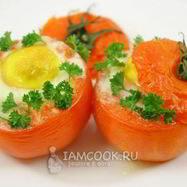 Рецепт Яичницы с ветчиной и грибами запеченная в помидорах