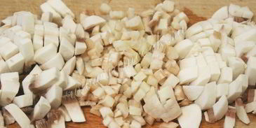 яичница с ветчиной и грибами запеченная в помидорах