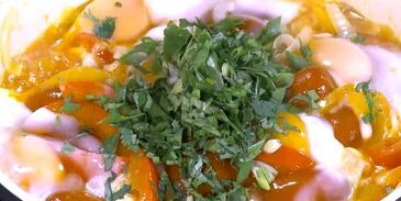 яичница со сладким перцем, луком и помидорами