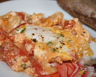 Яичница со сметаной