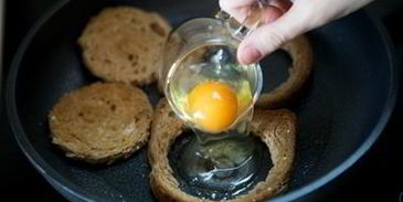 яичница в иллюминаторе