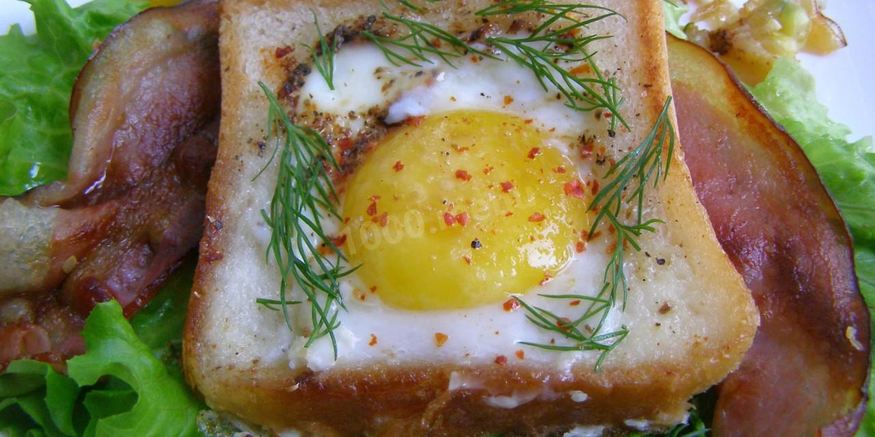 Рецепт яичницы в хлебе