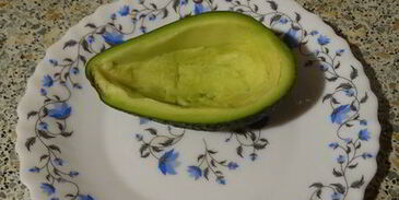 яичница в лодочке авокадо