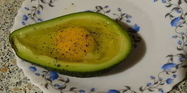 яичница в лодочке авокадо