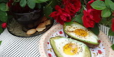 яичница в лодочке авокадо