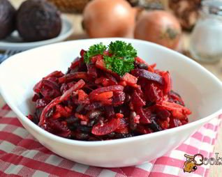 Закуска из свеклы с овощами и черной фасолью