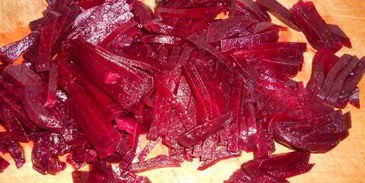 закуска из свеклы с овощами и черной фасолью