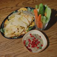 Рецепт Закуски из запеченных баклажанов с овощами и чипсами из питы