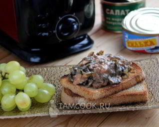 Закуска с килькой