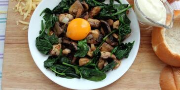 булочка-жюльен из шампиньонов и шпината