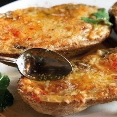 Грибной жульен в картофеле под сыром