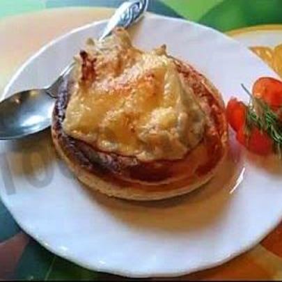 Куриный жульен в слоеном тесте в воловане