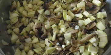 лодочки из кабачков с жульеном и курицей