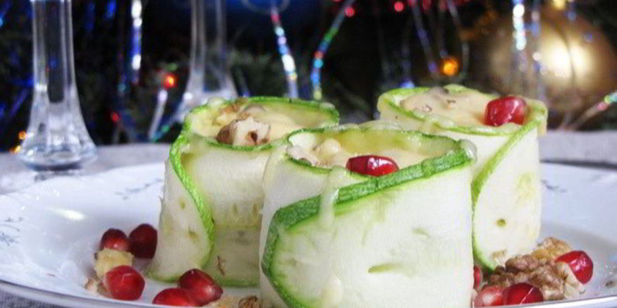 Рецепт рулетиков из цукини с жульеном