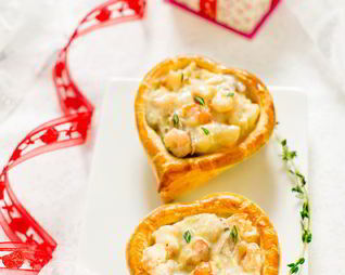 Слоеные сердечки с жюльеном из креветок