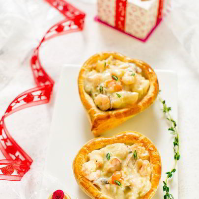 Слоеные сердечки с жюльеном из креветок