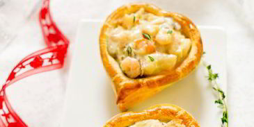 слоеные сердечки с жюльеном из креветок