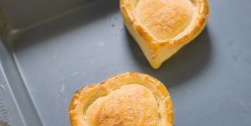 слоеные сердечки с жюльеном из креветок