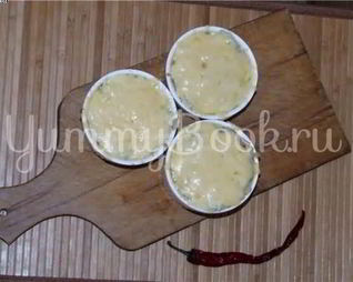 Жульен с мидиями и креветками