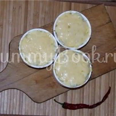 Жульен с мидиями и креветками