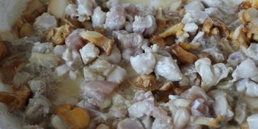 жюльен с курицей и лисичками