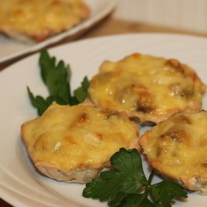 Жюльен в корзиночках из куриного филе